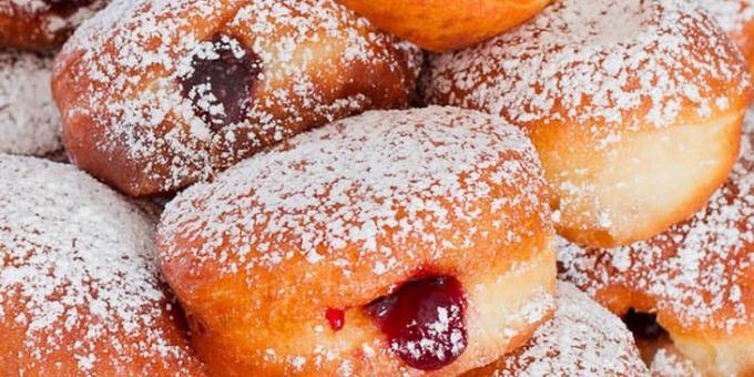 Opskrifter doughnuts: Donuts med creme fraiche med kirsebær marmelade