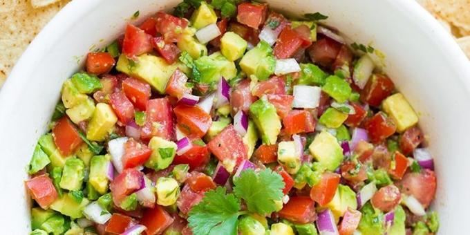 Salsa med avocado og tomater