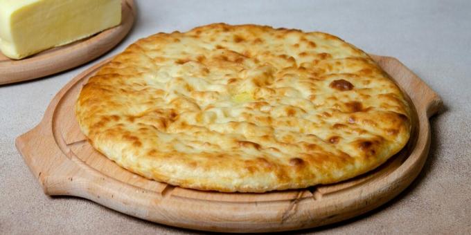 Ossetisk kefirtærte med hytteost og ost