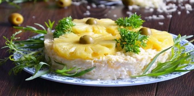 Opskrifter: Salat med ananas, ost og hvidløg